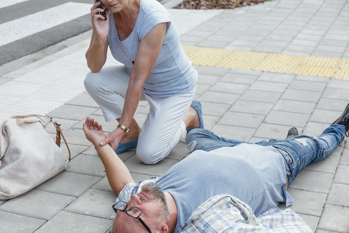 When should you start CPR?
