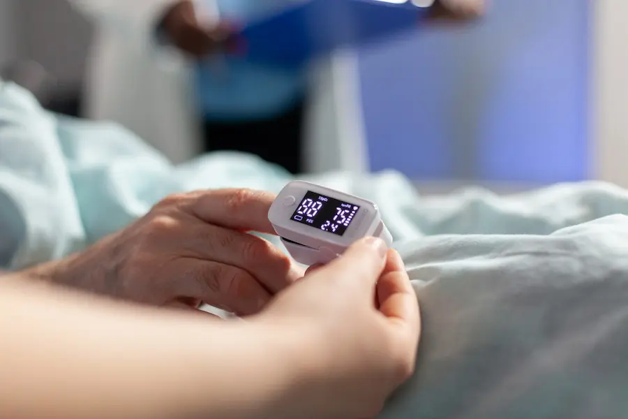 close up oxymeter attached sick senior patient 482257 6602 - Ileria CPR Feedback training technology