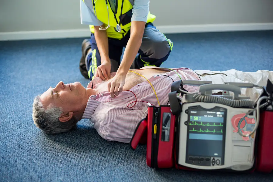 paramedic using external defibrillator unconscious patient - Ileria CPR Feedback training technology