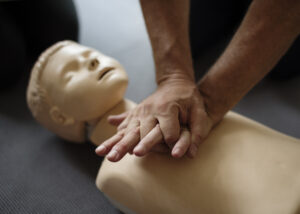 Using an ileria CPR feedback device to ensure complete chest recoil